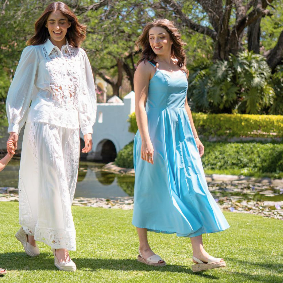 Vestido casual azul con tirante ancho