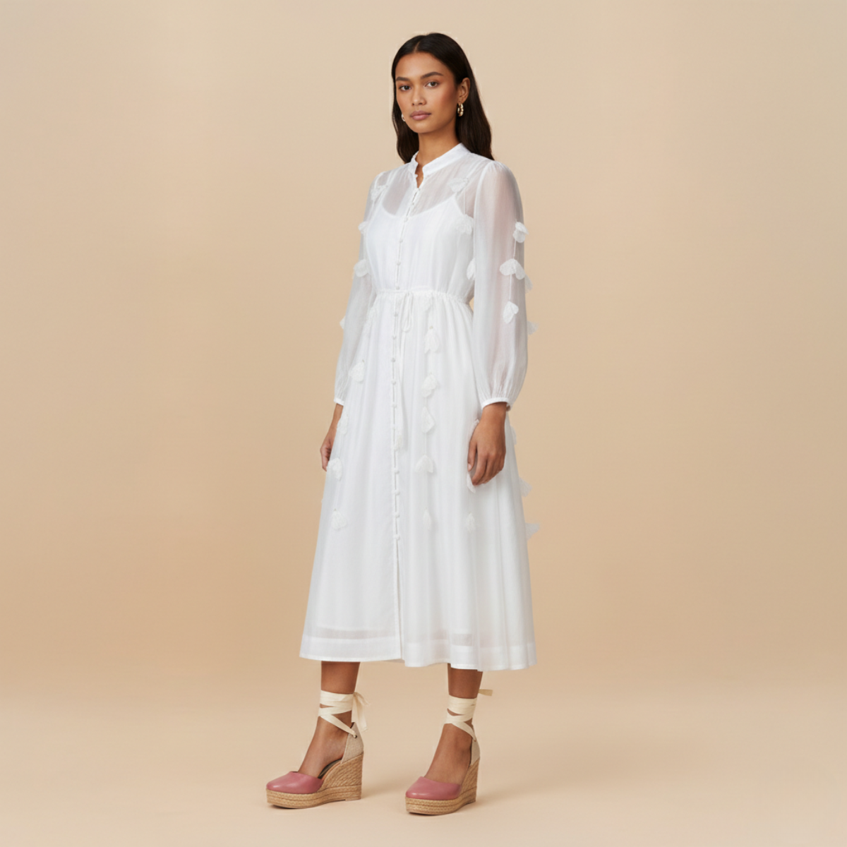 Vestido midi  blanco con aplicaciones