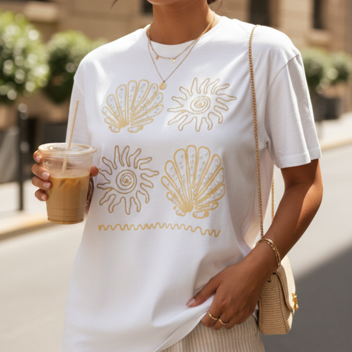 T-Shirt Blanca estampada de algodón oversized femenina -  Conchas