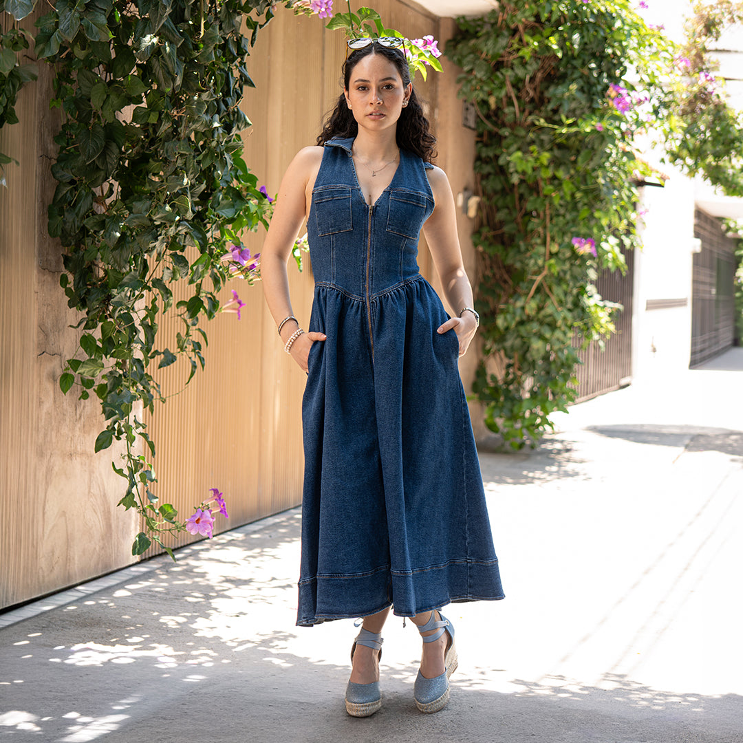 Vestido midi de mezclilla sin mangas
