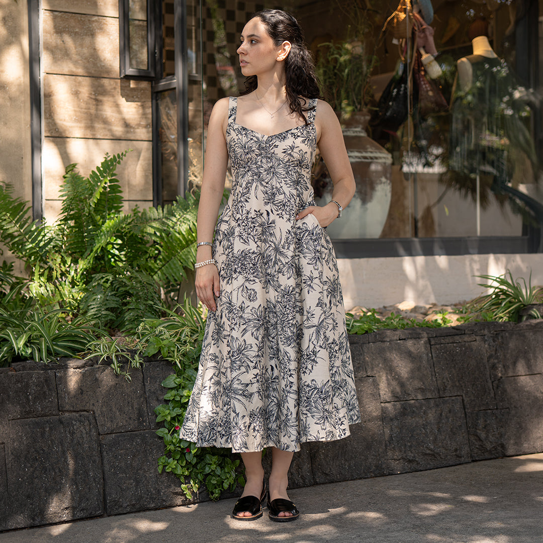Vestido midi floral en beige y negro